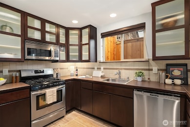 5935 Fauntleroy Way SW unit A, Seattle, WA 98136 - photo 2