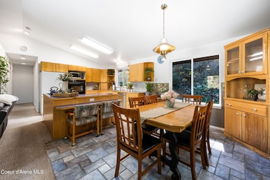 Dining/kitchen