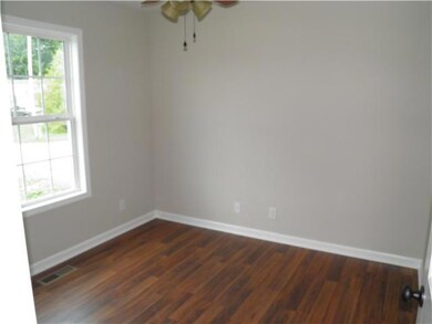 807 Woodrow St, Manchester, TN 37355 - photo 6