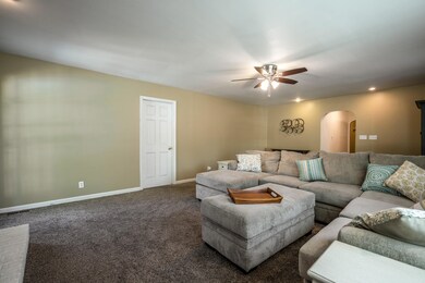 6907 Charmon Ave-45