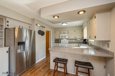 3800 Bel Aire Rd, Des Moines, IA 50310 - photo 5