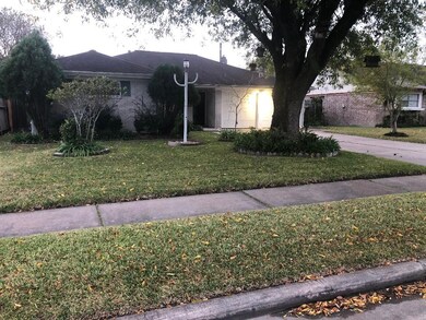 1035 Twin Falls Rd, Houston, TX 77088 - photo 4