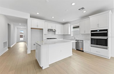 33251 Binding Ties Ln, Wesley Chapel, FL 33545 - photo 3