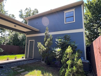 919 Arlington St unit A, Houston, TX 77008 - photo 2