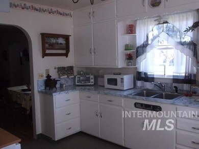 1926 Burton Ave, Burley, ID 83318 - photo 2