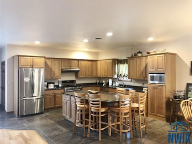 409 E Rose St, Elk Point, SD 57025 - photo 2