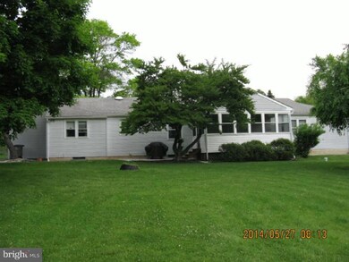 2324 Pineview Dr, Malvern, PA 19355 - photo 2