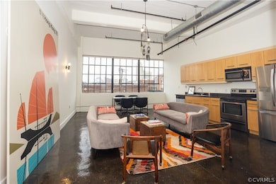 Living room with sink and a towering ceiling