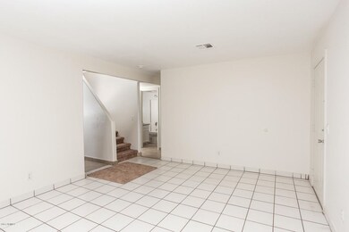 1346 W Apache St-11