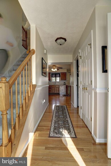 9220 Homestretch Ct, Laurel, MD 20723 - photo 2