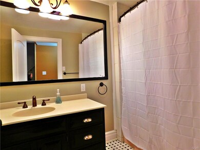 325 N 3rd St, Allentown, PA 18102 - photo 4