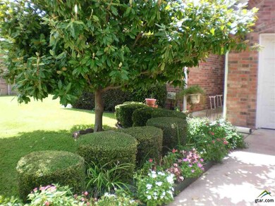 5614 Hollybrook Dr, Tyler, TX 75703 - photo 2