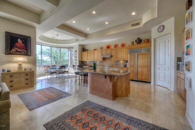 012_Casual Dining-Kitchen