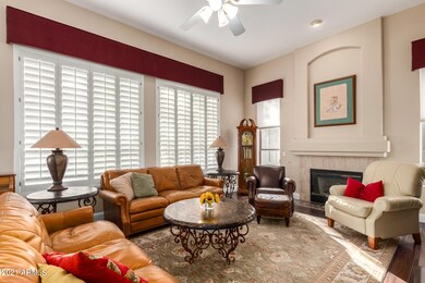 LARGE FAMILY ROOM