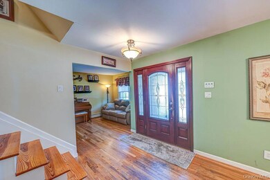 46 Plane Tree Ln, Saint James, NY 11780 - photo 3