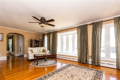 Living Room/Formal Dining