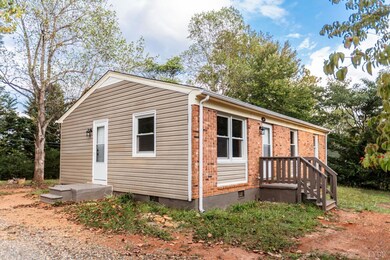 329 Stevens St, Appomattox, VA 24522 - photo 4