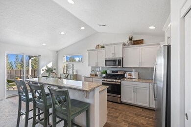 1615 NW Walnut Ave unit 193, Redmond, OR 97756 - photo 2