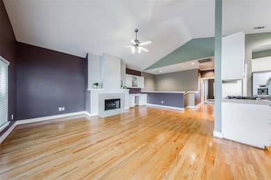 3027 Buttercup St, Houston, TX 77063 - photo 4