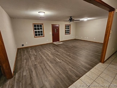 10285 Warren Rd, Henryetta, OK 74437 - photo 6