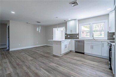 6291 Chestnut St, Zionsville, PA 18092 - photo 6