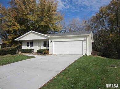 3823 N Elmwood Ave, Davenport, IA 52806 - photo 5