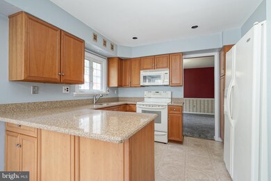 512 Perry Dr, Mount Laurel, NJ 08054 - photo 4