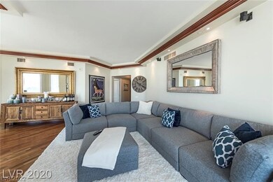 LARGE LIVING AREA
