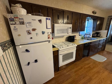 612 W 10th St, La Crosse, KS 67548 - photo 6