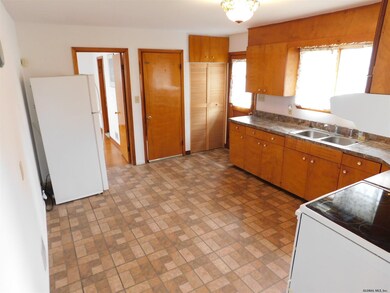 22 Drawbridge Dr, Albany, NY 12203 - photo 6