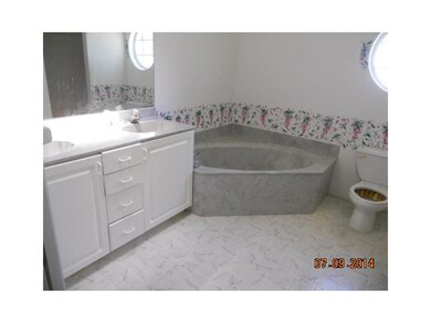 Master Bath/Spa.