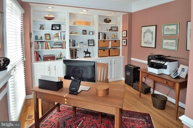 8517 Oak Pointe Way, Fairfax Station, VA 22039 - photo 4