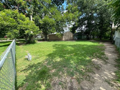 2509 1st St, Bay City, TX 77414 - photo 3