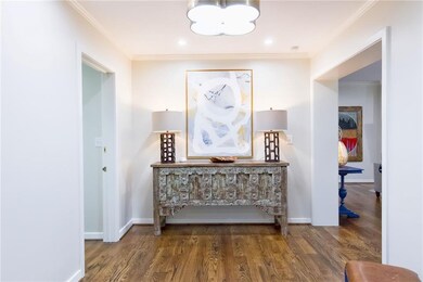 Wonderful large entry - perfect gallery for your a