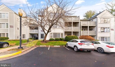 2225 Hunters Run Dr, Reston, VA 20191 - photo 2