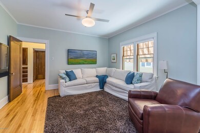 family room 3