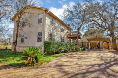 509 W Park St, Fredericksburg, TX 78624 - photo 4