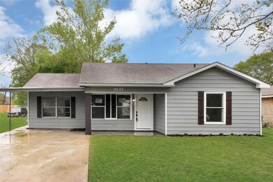 7337 Saint Louis St, Houston, TX 77028 - photo 2