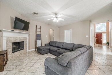 1527 Allison St, Alvin, TX 77511 - photo 4