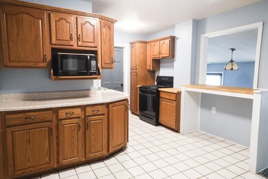 712 E Thompson St, Edinburgh, IN 46124 - photo 3