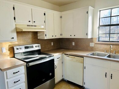 300 Smith St, Bonham, TX 75418 - photo 5