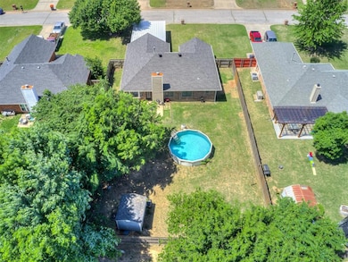 Awesome above ground pool to enjoy during the warmer months!  It's been closed for the season.