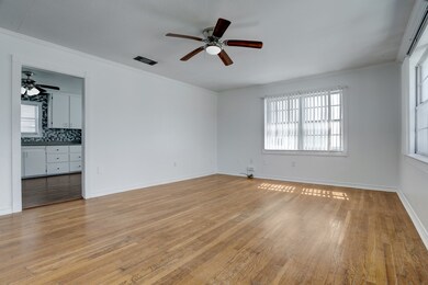 8015 Channelview Dr, Galveston, TX 77554 - photo 2