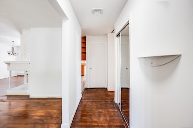 119 Brooklawn Cir, New Haven, CT 06515 - photo 4