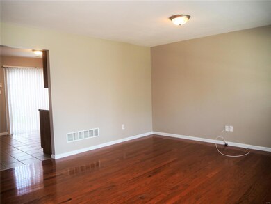 1024 Carpathian Dr, Lake Saint Louis, MO 63367 - photo 2