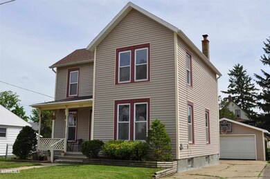 847 W Elk St, Freeport, IL 61032 - photo 2