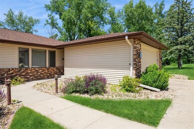 1591 Matterhorn Dr NE unit C, Cedar Rapids, IA 52402 - photo 2