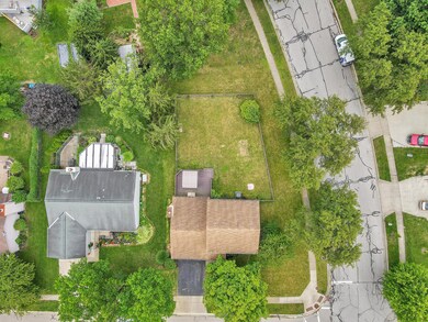 242 W Carlin Ct