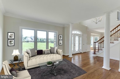 10807 Piney Pond Dr, Great Falls, VA 22066 - photo 2