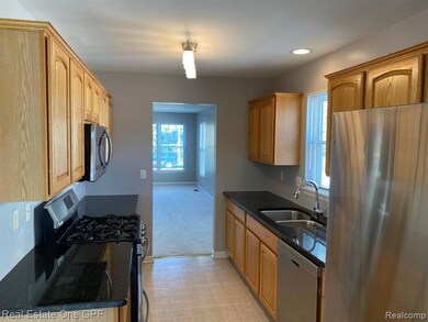 1008 Lakepointe St, Grosse Pointe Park, MI 48230 - photo 2